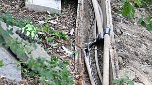 Die durchtrennten Kabel wurden am Sonntag entdeckt. Die durchtrennten Kabel wurden am Sonntag entdeckt.