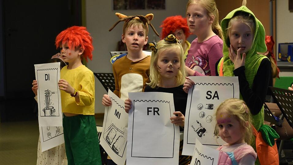 'Was is heid f&uuml;r a Dog?': Die Kinder lernen nicht nur einen bairischen Kinderliedklassiker, sondern auch noch die Wochentage.
