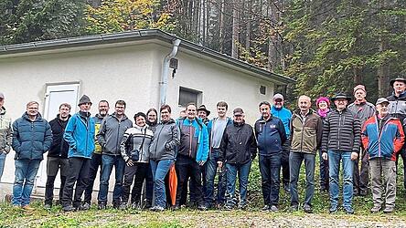 Rund 30 Teilnehmer zeigten sich an der F&uuml;hrung durch einen Teil der Hochbeh&auml;lter, wie hier am HB in Lambach, interessiert.