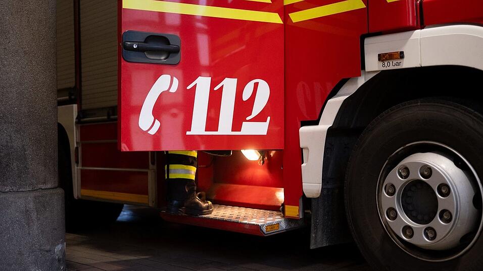 Die Feuerwehr war mehrere Stunden lang im Einsatz. (Symbolbild)
