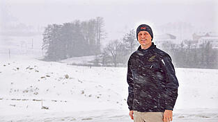 Kilian Gr&ouml;bner plant eine Deponie. Auf der Fl&auml;che hinter ihm ist die Zufahrt vorgesehen. Das Landratsamt hat Ja gesagt, doch es gibt H&uuml;rden.