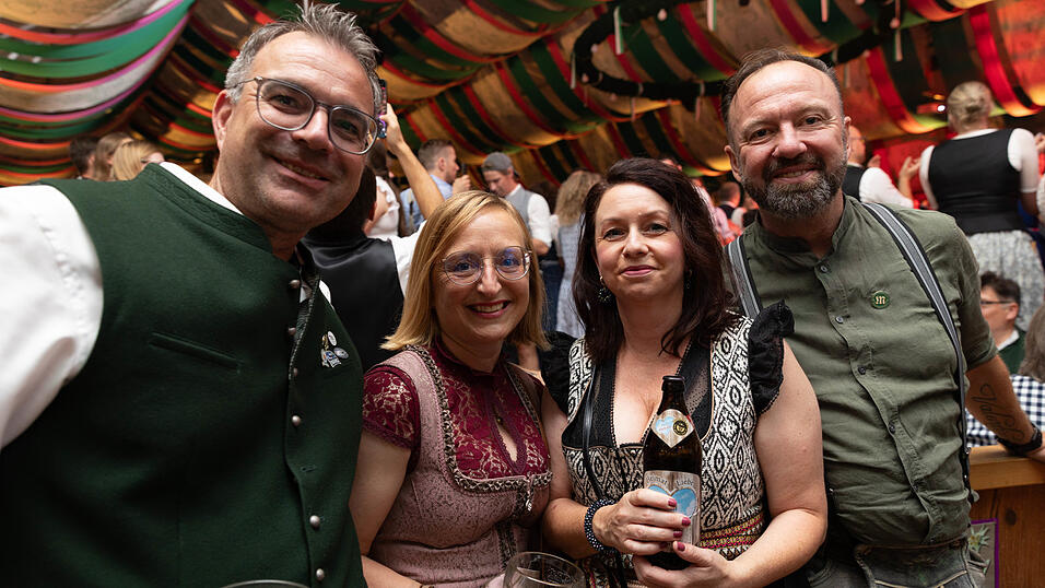 Die Partybilder vom Dienstag, 11. August, aus dem Festzelt Weckmann. Die Partybilder vom Dienstag, 11. August, aus dem Festzelt Weckmann.