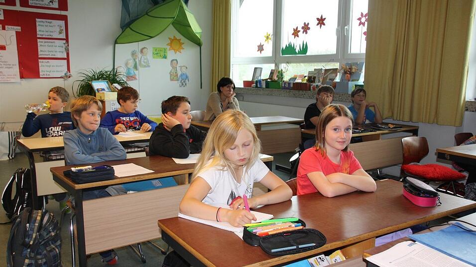 Peter und Anna versuchten sich als Fotografen und hielten die besondere Schulstunde in Bildern fest. Peter und Anna versuchten sich als Fotografen und hielten die besondere Schulstunde in Bildern fest.