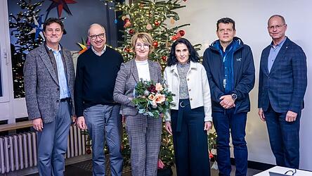 Die neu gewählte Vorstandschaft mit Schulleiter Stanislav Postruznik, Alfred Vögl, Rosmarie Baumgartner, Maria Hofbauer, Daniel Haider und stellvertretendem Schulleiter Guido Lachermeier