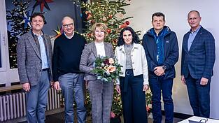 Die neu gewählte Vorstandschaft mit Schulleiter Stanislav Postruznik, Alfred Vögl, Rosmarie Baumgartner, Maria Hofbauer, Daniel Haider und stellvertretendem Schulleiter Guido Lachermeier Die neu gewählte Vorstandschaft mit Schulleiter Stanislav Postruznik, Alfred Vögl, Rosmarie Baumgartner, Maria Hofbauer, Daniel Haider und stellvertretendem Schulleiter Guido Lachermeier