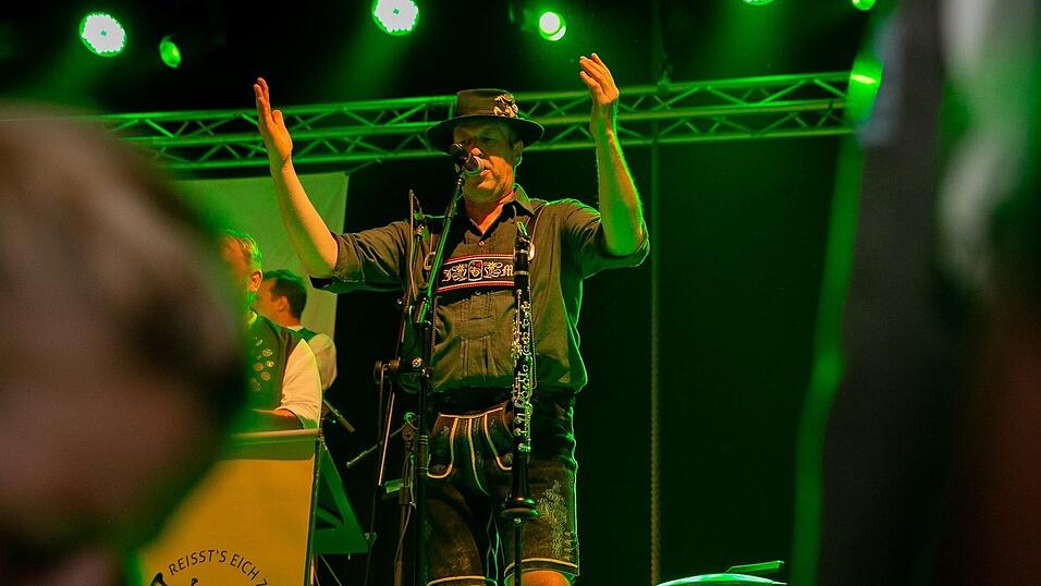 Am Dienstag spielte der Menzl im Festzelt Weckmann auf. Diese Blasmusikfreunde waren mit dabei.