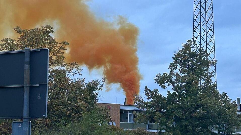 Bei Aschaffenburg läuft ein großer Feuerwehreinsatz.