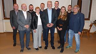 Die Listenkandidaten der CSU/UW: (von links) Kurt Ziegler, Erhard Frank, Josef Christl, Heidemarie Lechner, Martin Oberhauser, Armin Stiegler, Matthias Ecker, Julia Ruppert, Robert Maier und Josef Limmer.