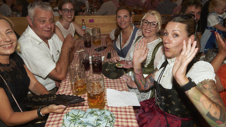 Die Partybilder vom Freitag, 15. August, aus dem Festzelt Lechner. Die Partybilder vom Freitag, 15. August, aus dem Festzelt Lechner.