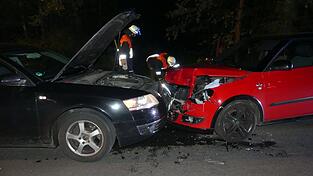 Beide Autos mussten abgeschleppt werden.