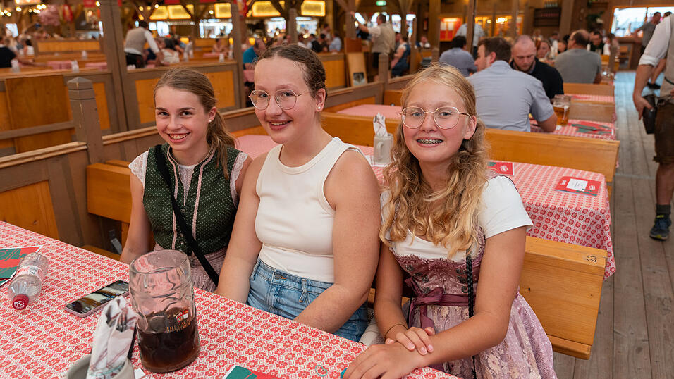 Die Partybilder vom Montag, 21. August 2023, aus dem Festzelt Krönner. Die Partybilder vom Montag, 21. August 2023, aus dem Festzelt Krönner.