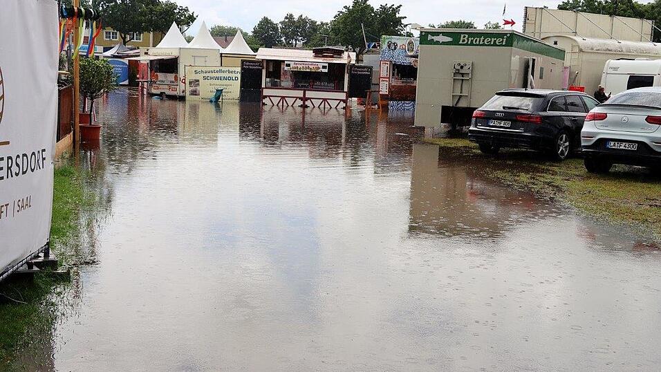 Land unter auf dem Festplatz in Wallersdorf.&nbsp;