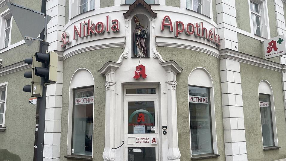 Die Nikola-Apotheke hat bereits geschlossen.