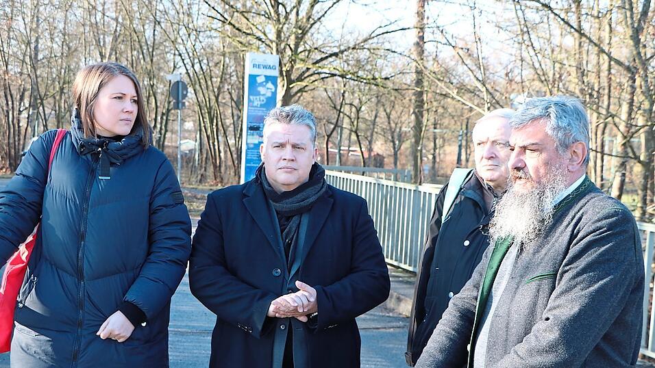 Diskutierten über die Folgen der nicht umgesetzten Wasserrahmenrichtlinie (von links): Carolin Wagner, Carsten Träger, Peter Hirmer und Josef Paukner. Diskutierten über die Folgen der nicht umgesetzten Wasserrahmenrichtlinie (von links): Carolin Wagner, Carsten Träger, Peter Hirmer und Josef Paukner.