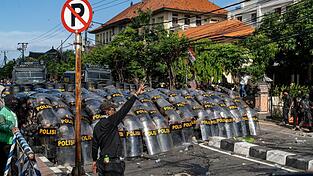 Die landesweiten Proteste haben seit dem Wochenende auch auf Bali übergegriffen.