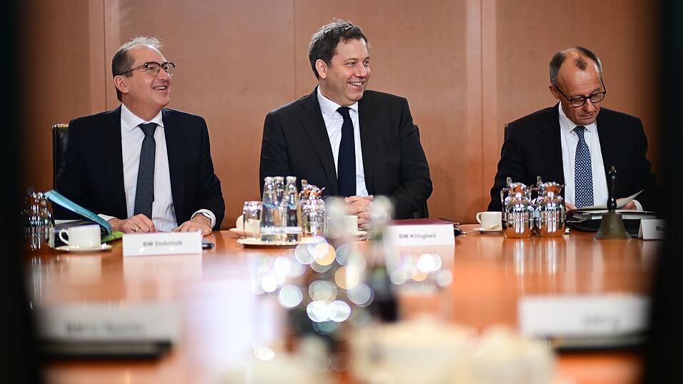 Innenminister Alexander Dobrindt (CSU) tr&auml;gt in der Bundesregierung unter anderem f&uuml;r Migrationsfragen, innere Sicherheit und Bev&ouml;lkerungsschutz die Verantwortung. (Archivfoto)