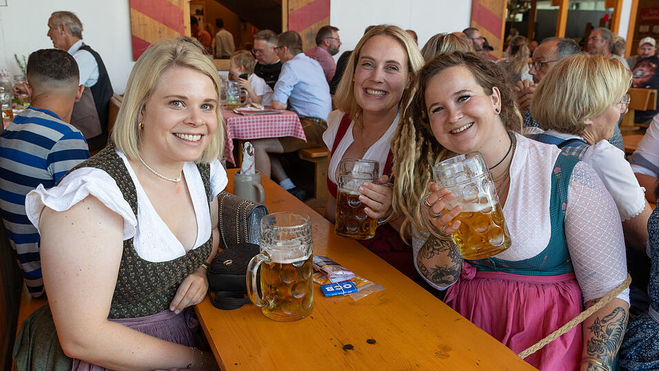 Die Partybilder vom Dienstag, 11. August, aus dem Festzelt Krönner. Die Partybilder vom Dienstag, 11. August, aus dem Festzelt Krönner.