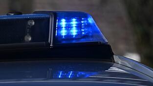 Der 32 Jahre alte Fahrer wohnt laut Polizei in München. (Symbolbild)