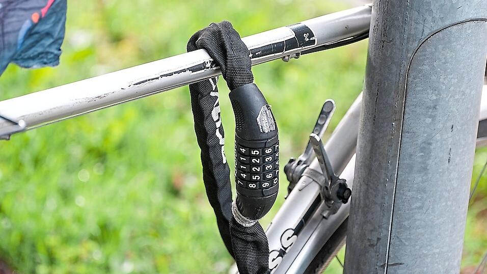 Der ursprüngliche Anklagevorwurf Diebstahl in einem besonders schweren Fall konnte vor Gericht nicht aufrechterhalten werden. Der ursprüngliche Anklagevorwurf Diebstahl in einem besonders schweren Fall konnte vor Gericht nicht aufrechterhalten werden.