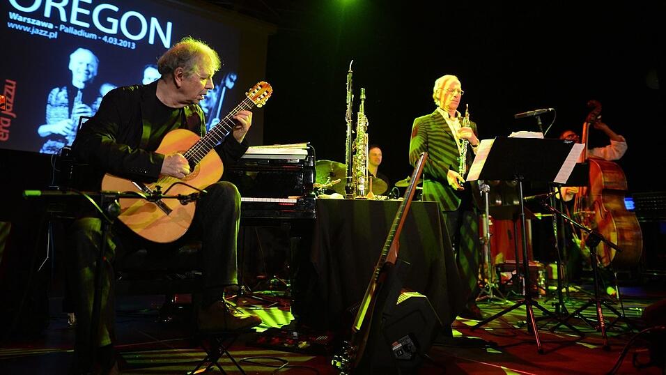 Der US-Jazzgitarrist Ralph Towner (links) ist im Alter von 85 Jahren in Rom gestorben. (Archivbild)