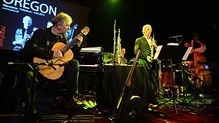 Der US-Jazzgitarrist Ralph Towner (links) ist im Alter von 85 Jahren in Rom gestorben. (Archivbild)