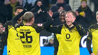 Dortmund jubelt &uuml;ber das Tor zum 2:0.