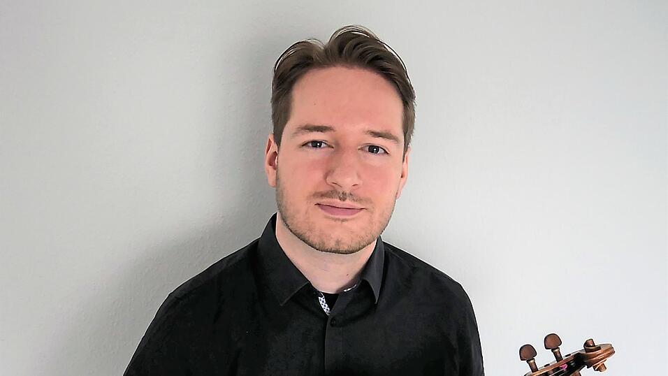 Mit vier Jahren hat er mit dem Geigenspiel angefangen - mittlerweile ist Christoph Ganslmayer ein Profi an der Violine. Mit vier Jahren hat er mit dem Geigenspiel angefangen - mittlerweile ist Christoph Ganslmayer ein Profi an der Violine.