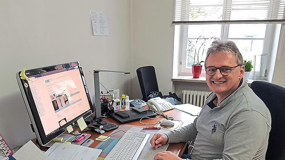 Keine eintönige Tätigkeit - Herbert Neumaier ist seit 100 Tagen Verwaltungsleiter in zwei Pfarrverbänden.