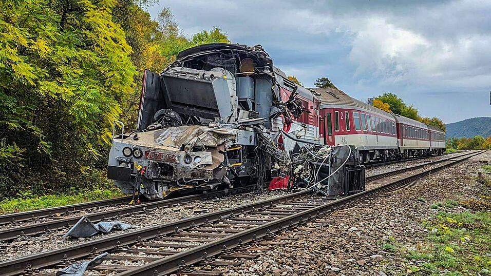 Die Unfallstelle nach dem Zusammenstoß zweier Schnellzüge.