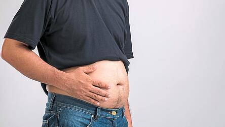 Übergewicht und jahrelange ungesunde Ernährung können die Leber schädigen. Sie braucht Pausen, um sich zu erholen. Übergewicht und jahrelange ungesunde Ernährung können die Leber schädigen. Sie braucht Pausen, um sich zu erholen.