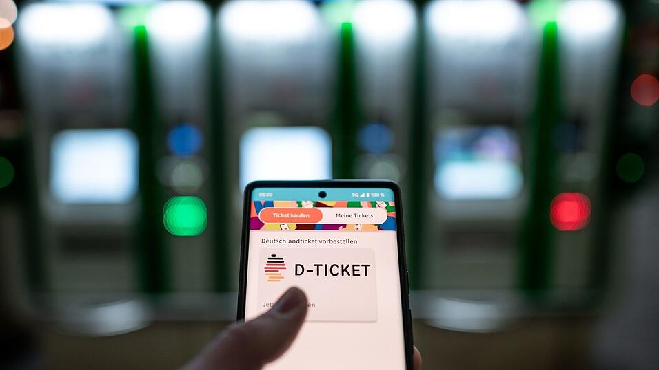 Mehr als 14 Millionen Menschen nutzen das Deutschlandticket derzeit. (Symbolbild) Mehr als 14 Millionen Menschen nutzen das Deutschlandticket derzeit. (Symbolbild)