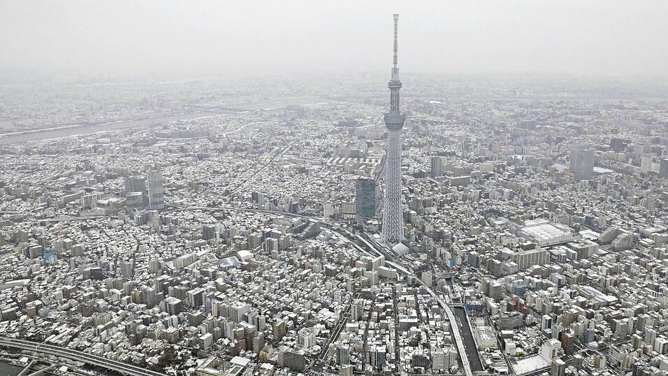 &Uuml;ber eine Metallbr&uuml;cke konnten die Eingeschlossenen gerettet werden. (Archivbild)