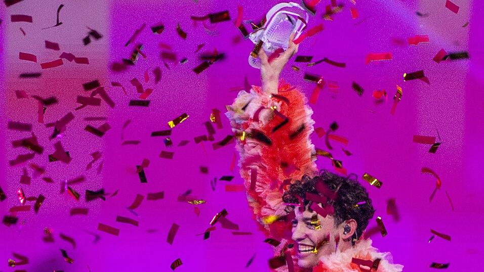 Wegen der voraussichtlichen Teilnahme Israels am nächsten Eurovision Song Contest gibt der Schweizer ESC-Star Nemo den Pokal für seinen Sieg im Jahr 2024 zurück. (Archivbild) Wegen der voraussichtlichen Teilnahme Israels am nächsten Eurovision Song Contest gibt der Schweizer ESC-Star Nemo den Pokal für seinen Sieg im Jahr 2024 zurück. (Archivbild)