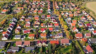 Viele Immobilienkredite sind aus Sicht der Bafin auf Kante gen&auml;ht.