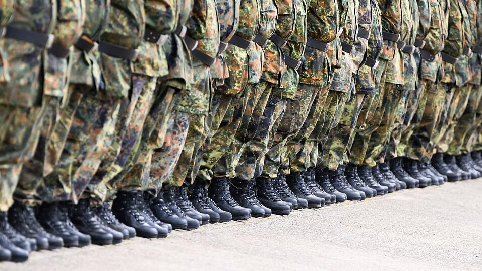 Könnte Deutschlands größter Vermieter Vonovia auch Wohnungen für Soldaten bereitstellen? Ja, sagt Konzernchef Rolf Buch. (Archivbild)