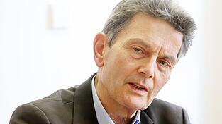 &bdquo;Zu einer gemeinsamen Au&szlig;en- und Sicherheitspolitik geh&ouml;ren auch kluge Diplomatie, humanit&auml;re Hilfe, Entwicklungspolitik und die Verteidigung von Demokratie und eines sozialen Rechtsstaats&ldquo;, sagt Rolf M&uuml;tzenich.