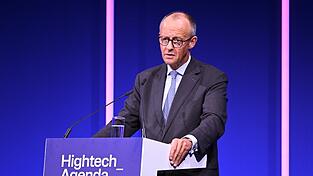 Kanzler Friedrich Merz spricht bei der Veranstaltung „Hightech Agenda Deutschland“ der Bundesregierung. Im Moment steht der Standort Deutschland im internationalen Wettbewerb nicht gut da.