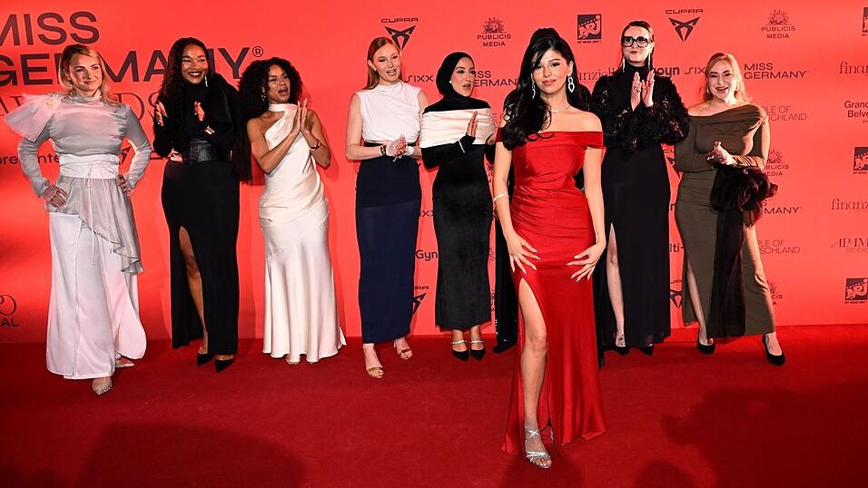 Rose Mondy mit weiteren Finalistinnen der &laquo;Miss Germany Awards&raquo;.