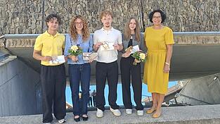 Bürgermeisterin Monika Bergmann (r.) würdigte die Leistungen von Christoph Sauerer (v. l.), Anja Zollner, Jonas Daiminger und Carina Vogl. Bürgermeisterin Monika Bergmann (r.) würdigte die Leistungen von Christoph Sauerer (v. l.), Anja Zollner, Jonas Daiminger und Carina Vogl.