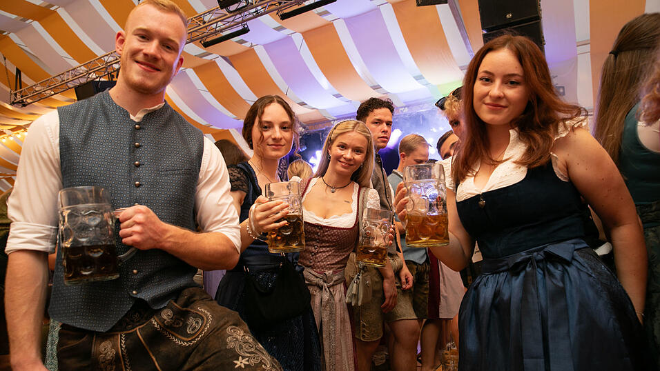 Die Partybilder vom Mittwoch, 13. August, aus dem Festzelt Nothaft. Die Partybilder vom Mittwoch, 13. August, aus dem Festzelt Nothaft.