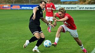 Konstantin Landstorfer rauscht an seinem Gegenspieler vorbei. Konstantin Landstorfer rauscht an seinem Gegenspieler vorbei.