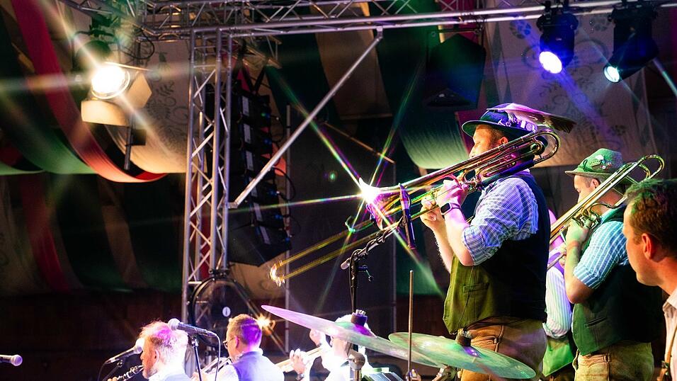Die Partybilder vom Sonntag, 16. August, aus dem Festzelt Weckmann. Die Partybilder vom Sonntag, 16. August, aus dem Festzelt Weckmann.
