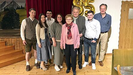 Josef Loibl, Altb&uuml;rgermeister und Ehrenb&uuml;rger der Gemeinde Oberp&ouml;ring, feierte seinen Geburtstag.