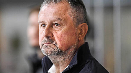 Wurde Opfer der nicht enden wollenden Verletzungsmisere beim EVD: Trainer Bernie Englbrecht.