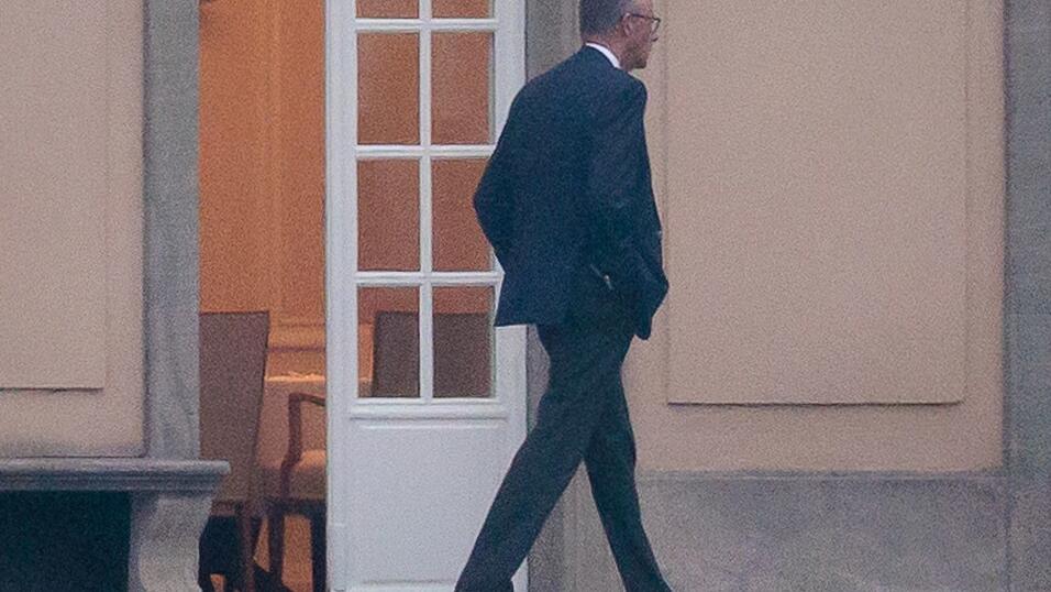 Von den Verhandlungen drang nichts nach au&szlig;en.