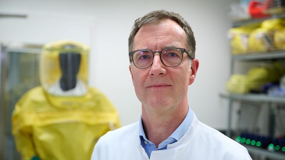 Der Tropenmediziner Torsten Feldt ist in Düsseldorf für die Sonderisolierstation zuständig. (Archivbild) Der Tropenmediziner Torsten Feldt ist in Düsseldorf für die Sonderisolierstation zuständig. (Archivbild)