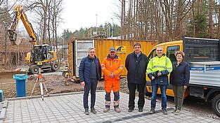 Es geht gut voran im Umfeld des Neub&auml;uer Bahnhofs. Die Vertreter der Stadt, der Verkehrsbetriebe und der beteiligten Unternehmen sind zuversichtlich, dass die Ma&szlig;nahme Ende April abgeschlossen sein wird.
