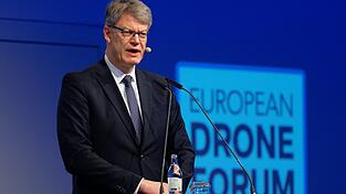 Bundesverkehrsminister Patrick Schnieder (CDU) m&ouml;chte bald einen Gesetzentwurf zum Drohneneinsatz vorlegen.