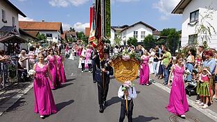 Großen Applaus gibt es für den Jubelverein von der FFW Hof. Großen Applaus gibt es für den Jubelverein von der FFW Hof.