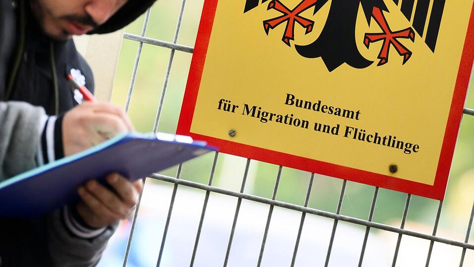 Syrerinnen und Syrer sind aktuell immer noch die mit Abstand größte Gruppe unter den Antragstellern. (Archivbild) Syrerinnen und Syrer sind aktuell immer noch die mit Abstand größte Gruppe unter den Antragstellern. (Archivbild)